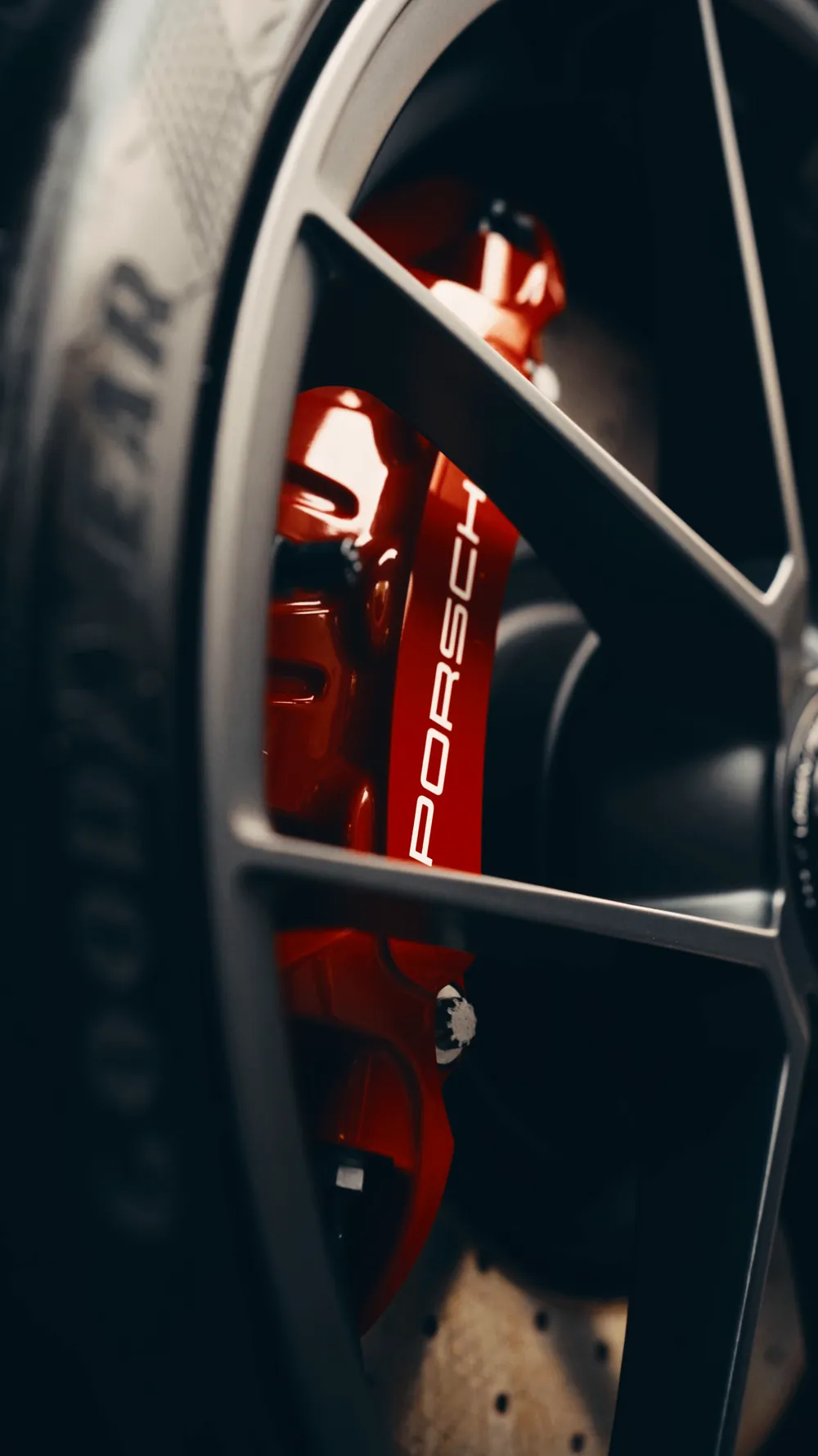 Roda e pinça de freio do Porsche 911 Carrera GTS